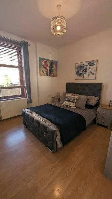 Lovely 2 Bedroom Apartment In Heart Of Dundee 0*,