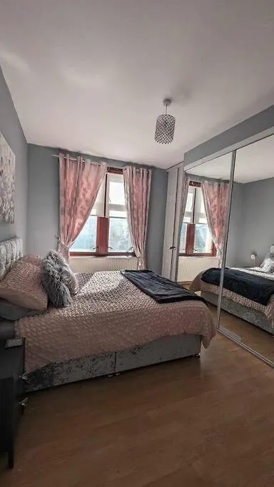 Lovely 2 Bedroom Apartment In Heart Of Dundee