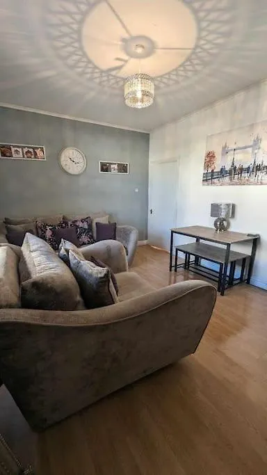 Lovely 2 Bedroom Apartment In Heart Of Dundee