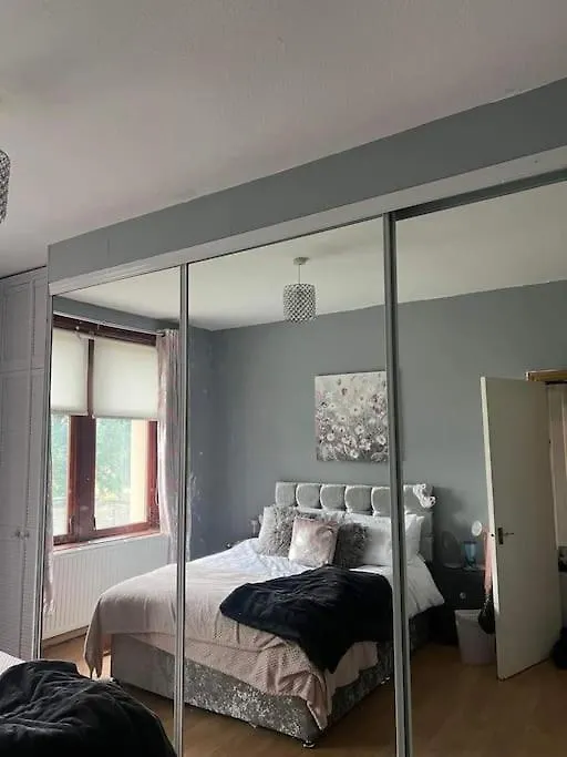 Lovely 2 Bedroom Apartment In Heart Of Dundee